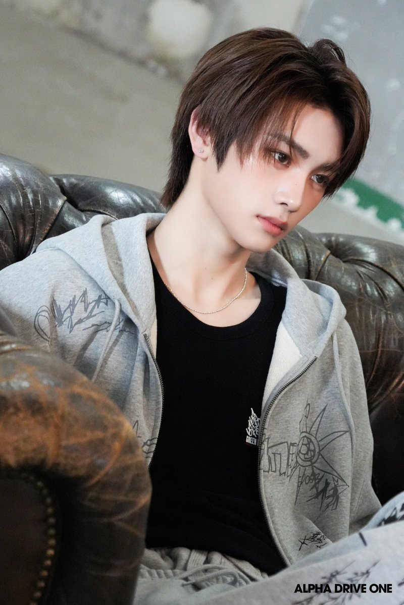 xinrrk's tweet photo. BROWNBREATH Behind Photo #안신 https://t.co/kwo8EtuWau