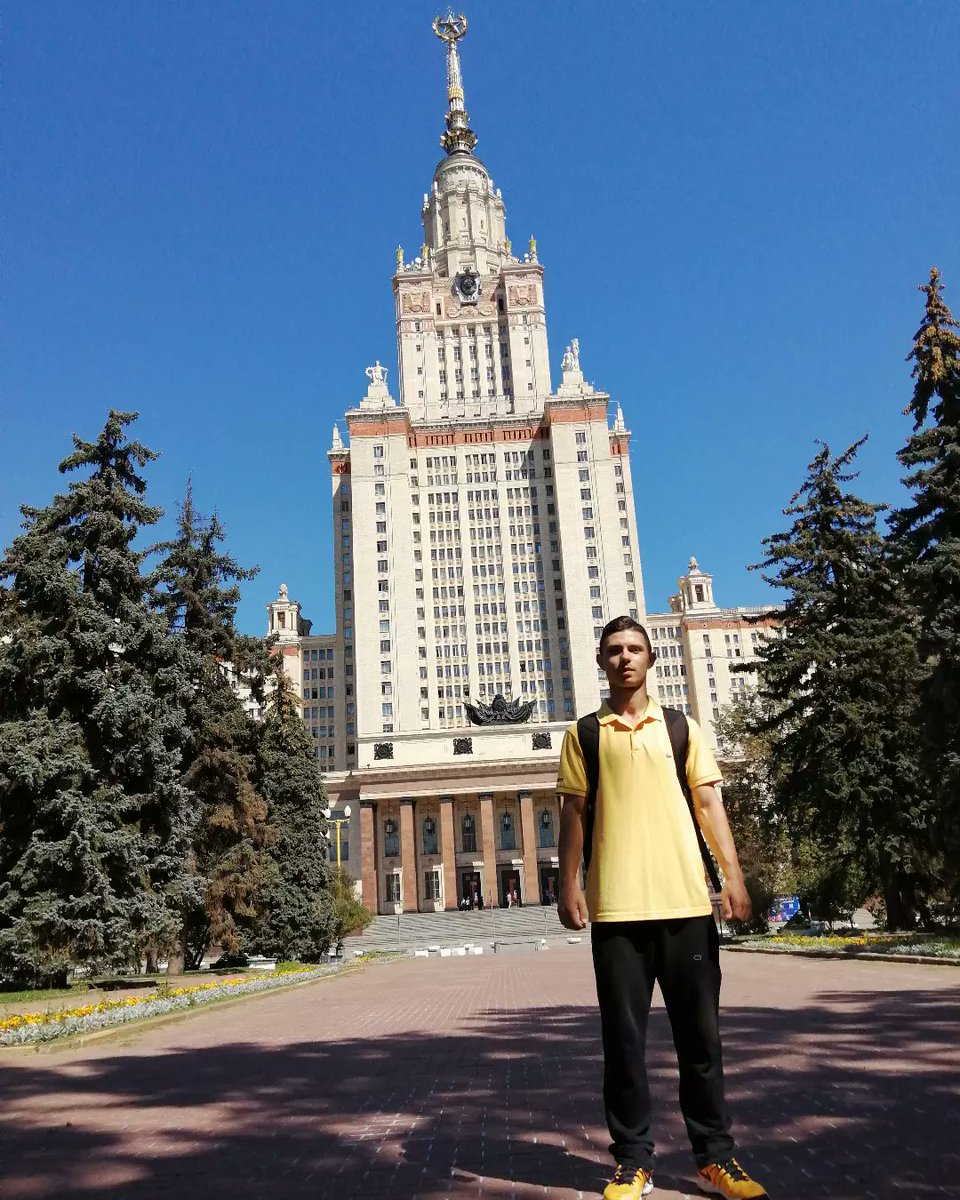 yziya2's tweet photo. صورة من @official_antonov في جامعة موسكو الحكومية باسم لومونوسوف https://t.co/Sa8DAFVZNG