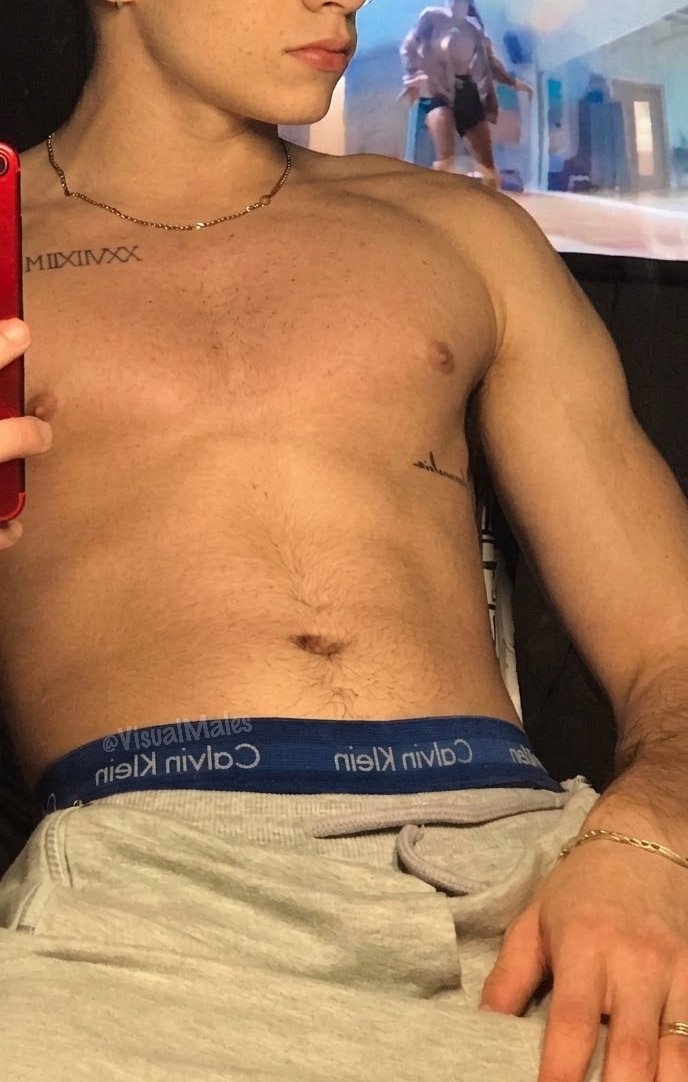 VisualMales's tweet photo. Lautygram 

Cuando todavía no se depilaba 🤤🤤 https://t.co/oLsTCm5VNB