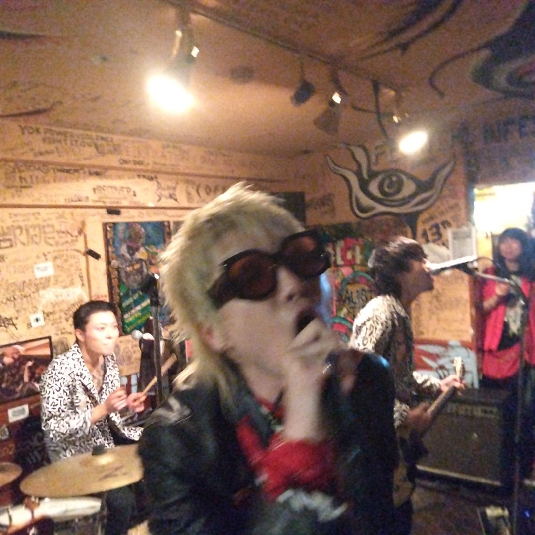PARALYZE69's tweet photo. YAPOOL！今一番ライヴ観たかった若手バンドでしたが、めちゃくちゃギラギラした演奏でかっこよかった。プエンテの空間にガレージサウンドすごくマッチしてましたね。

#パラフェス2026 
#yapool https://t.co/DWlJUitHZE
