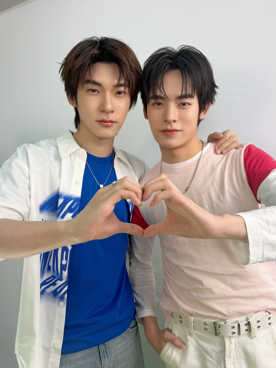 DomundiTV's tweet photo. พบกับ “ตี๋ตี๋” @twnpich และ “ป๋อ” @porsuppakarn ได้ใน MOON SERUM FESTIVAL ✨

รับชม Live ได้ทาง
🔗 : https://t.co/GStIE4s9Yj

#LOrealMoonSerumxTeeteePor https://t.co/9L3GExemcb