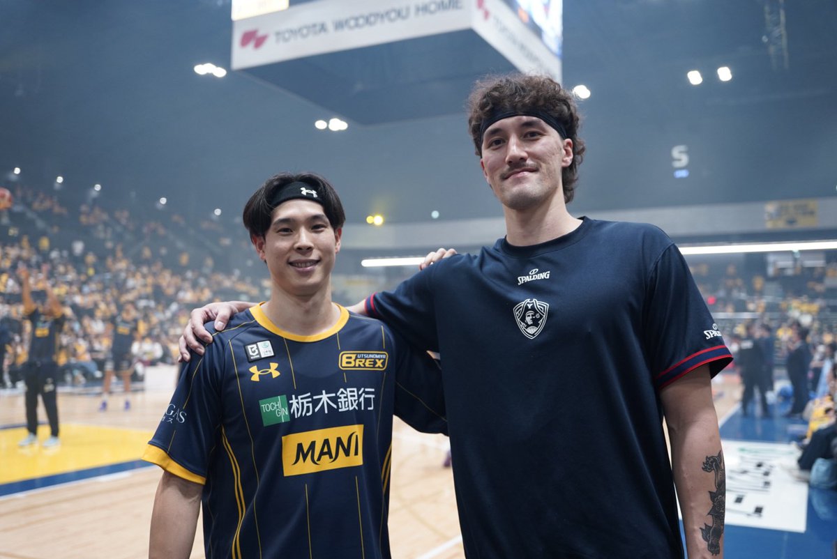 b_corsairs's tweet photo. 🌺#ウィタカケンタ🤝#荒川颯🌺

ウィタカ選手が今シーズン1番の注目選手だとあげていた仲良しの荒川選手と📸

#ビーコル #琉球方面へ届け https://t.co/AvdeOUNTgh