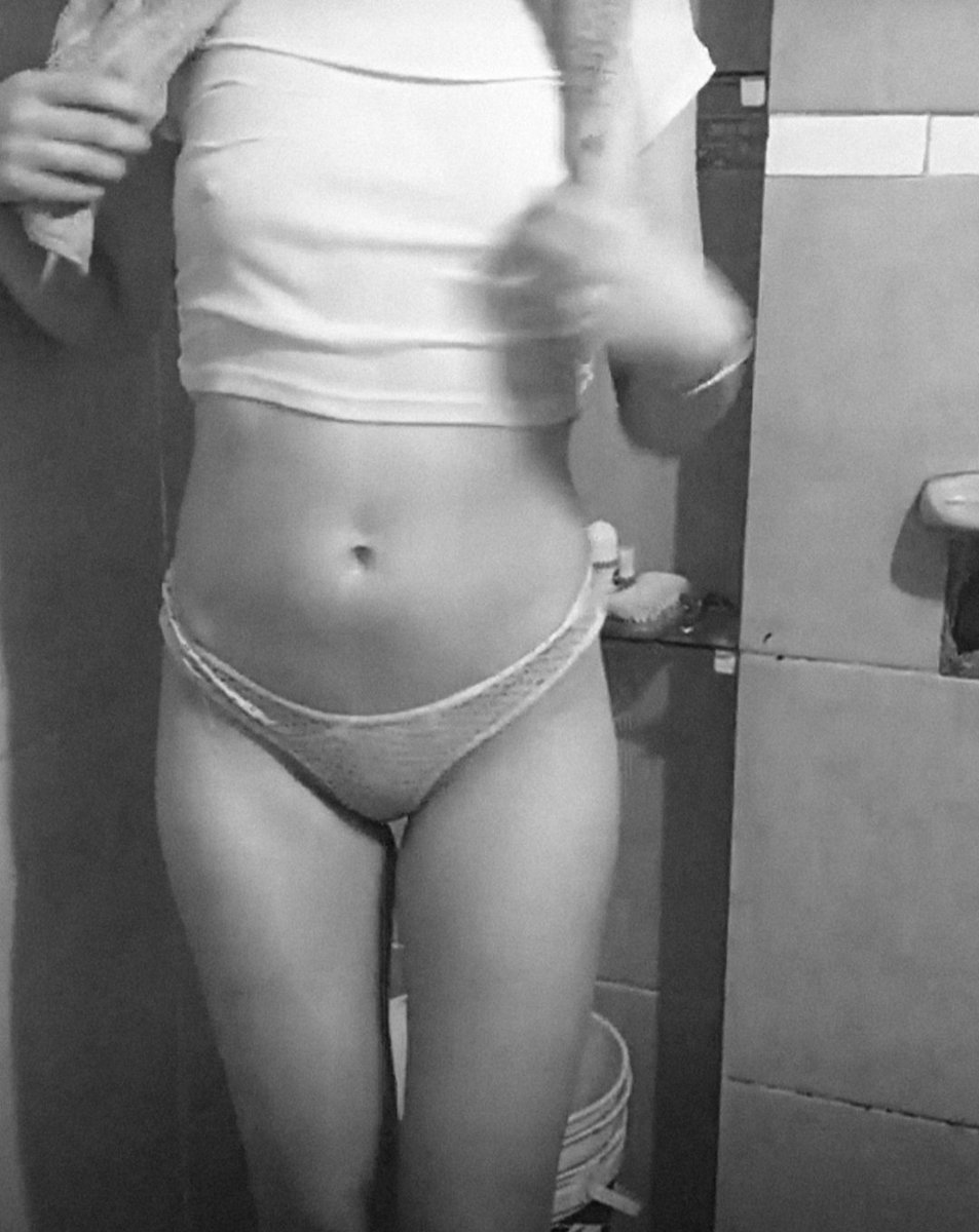 Putitafacilx's tweet photo. Aca bañándome 😘 https://t.co/DGI4NotWmc
