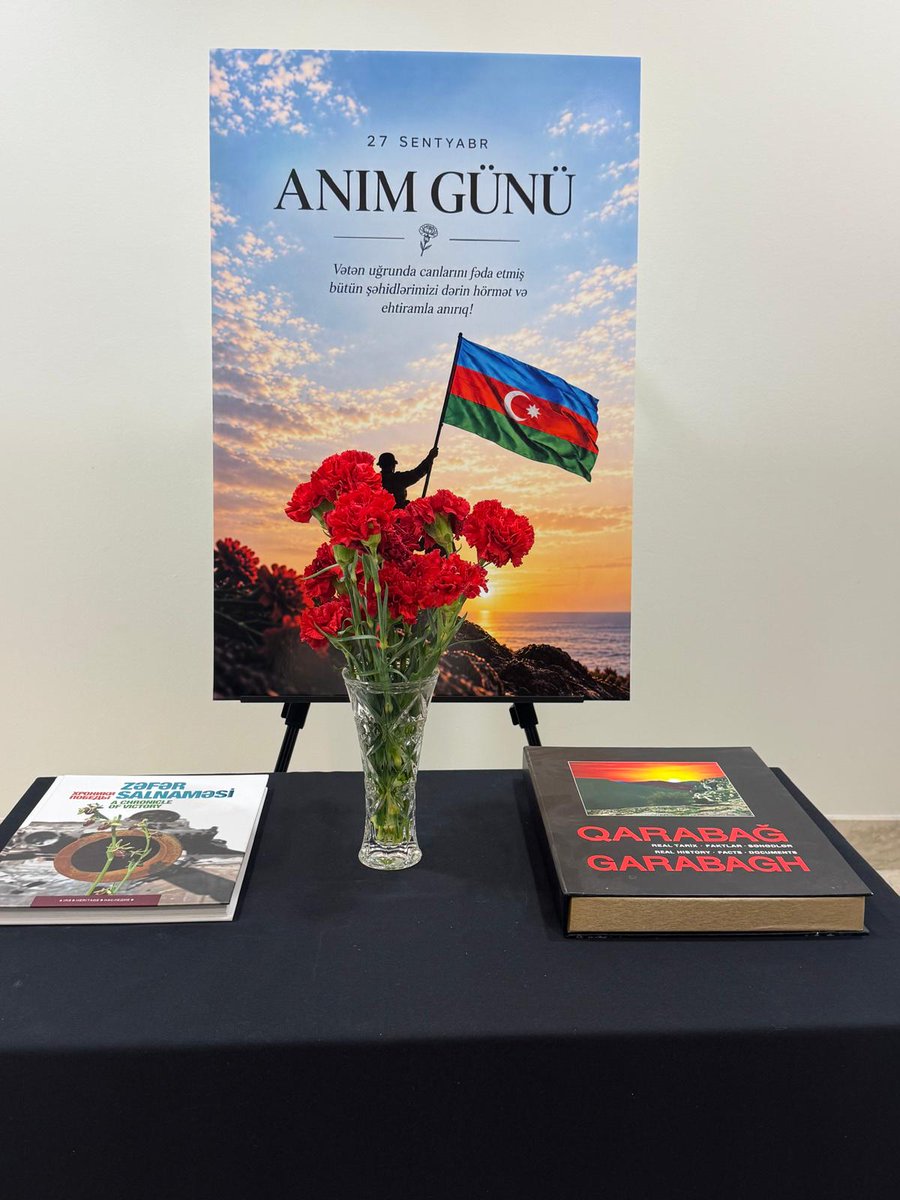 azconsulatela's tweet photo. Haqq və Şərəf işimiz olan, Azərbaycan Respublikasının suverenliyi və ərazi bütövlüyü uğrunda gedən mübarizədə canlarını fəda etmiş şəhidlərimizin əziz xatirəsi Los Ancelesdə dərin ehtiramla anıldı.

44 günlük Vətən müharibəsinə həsr olunmuş, Bakı Media Mərkəzi və "Azərbaycanfilm" Kinostudiyasının istehsal etdiyi "BİZ" sənədli filmini seyr etdik. Film əziz şəhidlərimizin sayəsində qazanılmış tarixi qələbəmizdə xalq-dövlət-ordu birliyinin əvəzedilməz rolunu canlandırır.

Anım mərasimində qardaş @TC_LosAngelesBK Türkiyə Cümhuriyyətinin Baş konsulu xanım Menekşe Onuk, Los Ancelesdəki icmamız və Azərbaycanın dostları iştirak etmişdir.

Allah bütün şəhidlərimizə rəhmət eləsin! 

Yaşasın Azərbaycan Respublikası!