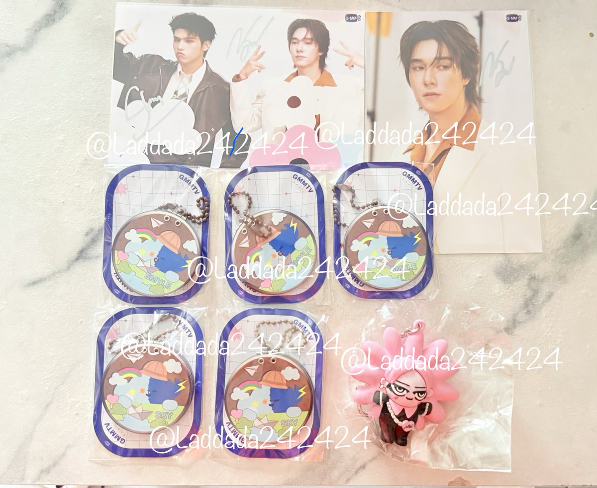 Laddada242424's tweet photo. WTS อัพเดท ปล่อยขายกาชา 180โปส50
โปสไซด์สดเดี่ยว800คู่1500
Randoom Keychain450
เดินทาง40ค่า📮 สนใจDMเลยค้าบ 
เมนชั่นก่อนdm💕💕
#SkyNaniSToTheNFancon
#ตลาดนัดgmmtv
#ตลาดนัดสกายนานิ https://t.co/bNE3Z3rEW5