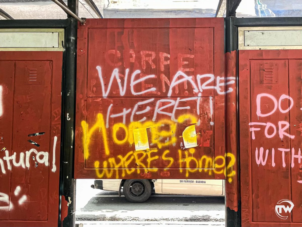 ABSCBNNews's tweet photo. Days after being repainted, new statements appeared on the back of waiting sheds along España Boulevard on Sunday, September 27.

A part of the waiting shed previously bore street artist L.L.’s “ARE U LOST IN THE CITY, TOO?”

(Photos by Grace Suringa/TomasinoWeb) https://t.co/Gs5vQoZWRj