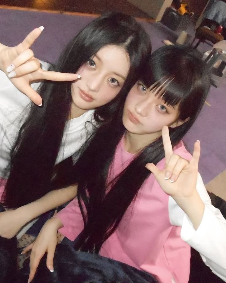 starryminjui's tweet photo. My first post with my two bias 🫶🏻🤭
Aren't they so cute? https://t.co/MBcS79A9sY