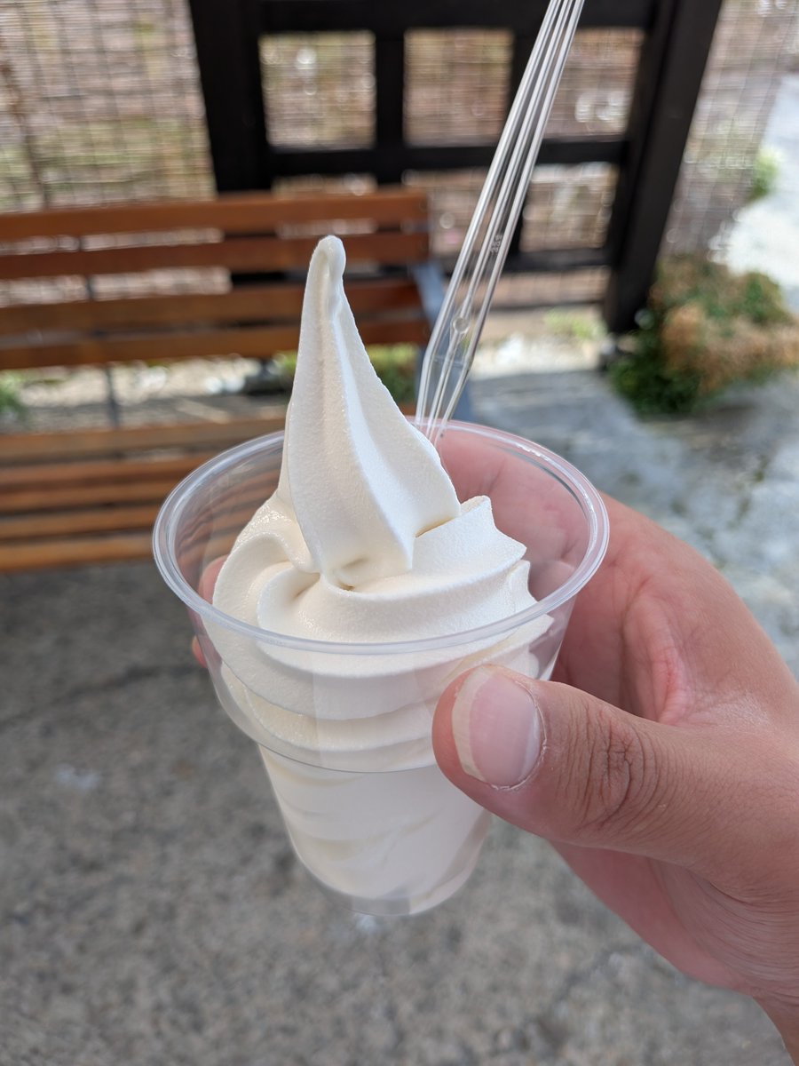 chamuo0219's tweet photo. カマンベールチーズソフトクリーム https://t.co/zg9lwb4s7I