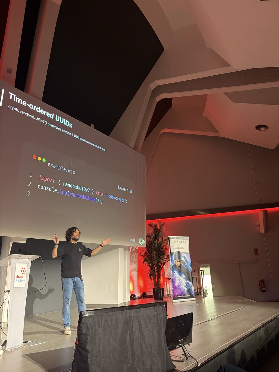 aileenvl's tweet photo. So glad to see @matteocollina again this year! 

And also @aurorascharff don’t miss the opportunity to see her too at @jsconfmx 

Finally could catch a talk and meet @NikkitaFTW 

And the opening day started with @danieljcafonso https://t.co/E9PrgKAVHX