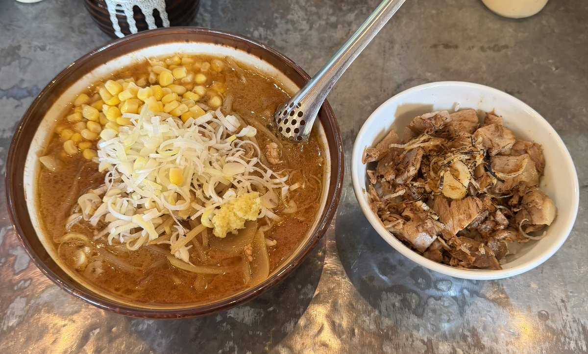 MOON_e15's tweet photo. 青木家(高崎)
コーン味噌ラーメン
炙りチャーシュー飯
うっっっまいっ！ https://t.co/XuUp5JGOsx