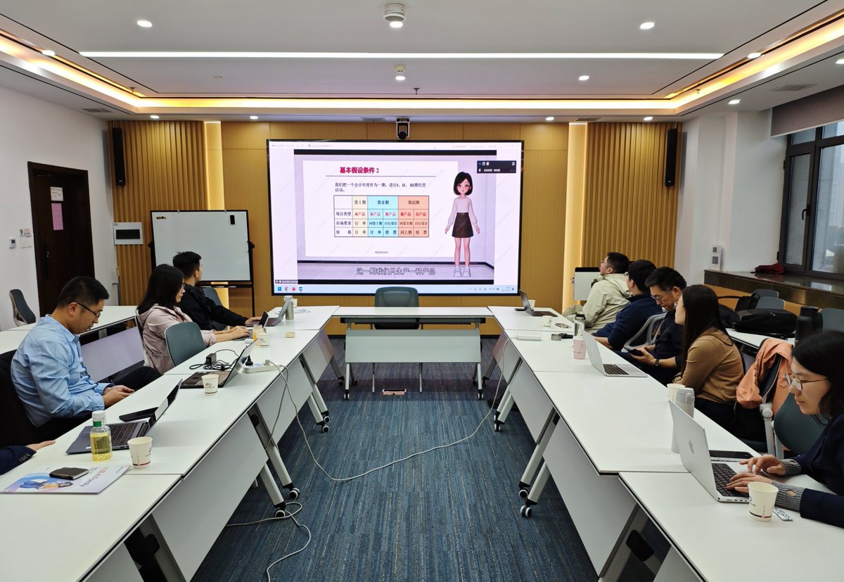 HeideBotoshgyq's tweet photo. Just wrapped an insightful data analysis training session at the tech hub! Learned hands-on SQL query tricks and collaborative visualization tools from industry experts—game-changer for streamlining project workflows.  #ProfessionalDevelopment https://t.co/1Kcs6MHbOY