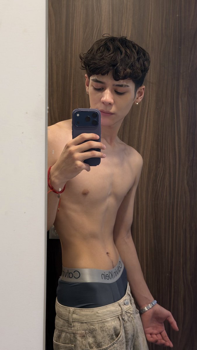 estebanwoo_'s tweet photo. Y se casará conmigo. 😅 https://t.co/e4ZJeoTnbE