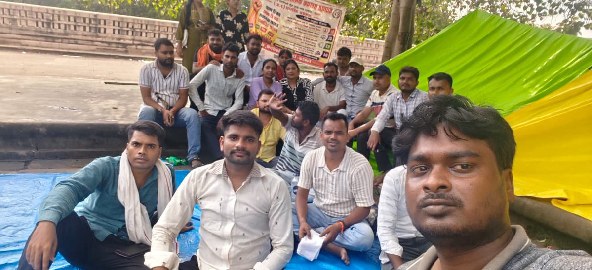 RajanK16S's tweet photo. उत्तर प्रदेश के कोने-कोने से पंचायत सहायक आज एक सुर में अपनी आवाज बुलंद कर रहे हैं। सरकार को झुकना ही होगा! 😡 #पंचायत_सहायक_नियमित_करो #Regularize_PS_VS #Regularize_UP_PanchayatSahayak https://t.co/9hC9dmrNXh