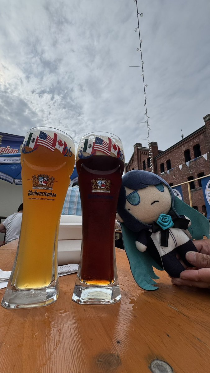 mori_adofan's tweet photo. 4杯目🍻🍻🍻🍻
黒と白🍻🍻 https://t.co/DHfmW4sjWm