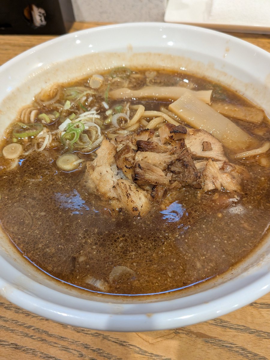mande_easy's tweet photo. #ラーメン全日本 野々市粟田店🍜135
粟田今年初訪
金沢ブラックやきめしセット
いただきます!
色か濃い!いいですね〜
自家製焦がし醤油に染まったモチモチ太麺の喉越し!噛み応え!ンまい!
レンゲにのった刻みチャーでご飯1杯はいける
やきめしも安定の旨さ
焦がし美味!
ごちそうさまでした😋 https://t.co/CvdEclJhsp