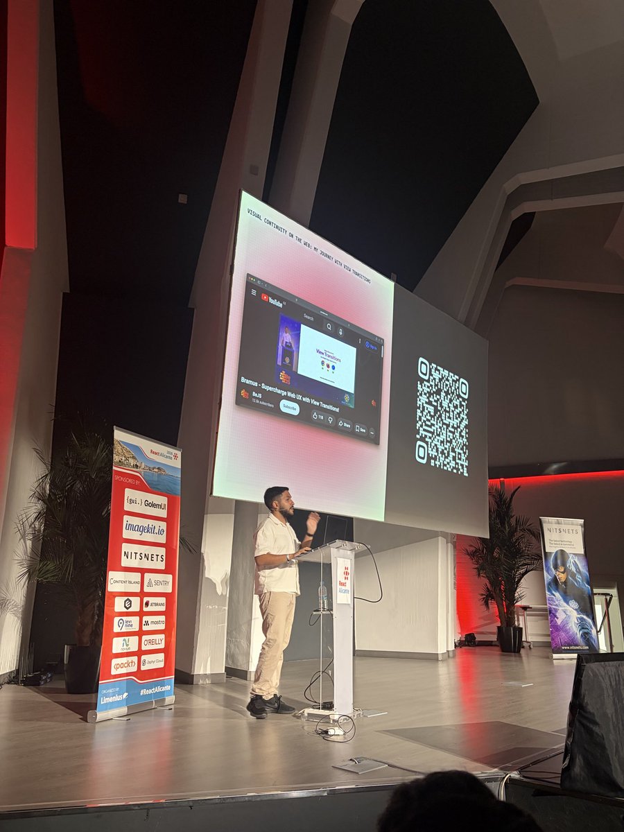 aileenvl's tweet photo. Day 2 was super packed with really amazing speakers from @TkDodo 

And @ythecombinator and @farisaziz12 both coming also from their world tour and Bering incredible things from @zurichjs conf

And also catching a lighting talk from @devlinduldulao who would also be in @jsconfmx 🙌🏻