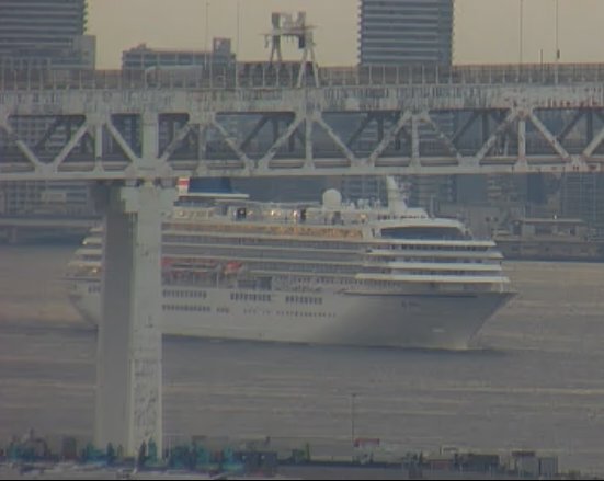 katayakisoba100's tweet photo. ９月２５日に、『JAZZ ON ASUKAⅡ with BLUE NOTE TOKYO』のクルーズで、相模湾クルージングに向けて、横浜港大さん橋ふ頭Ｃ号岸壁を出港する、飛鳥Ⅱ の画像です。① https://t.co/IsXrLAnTWS