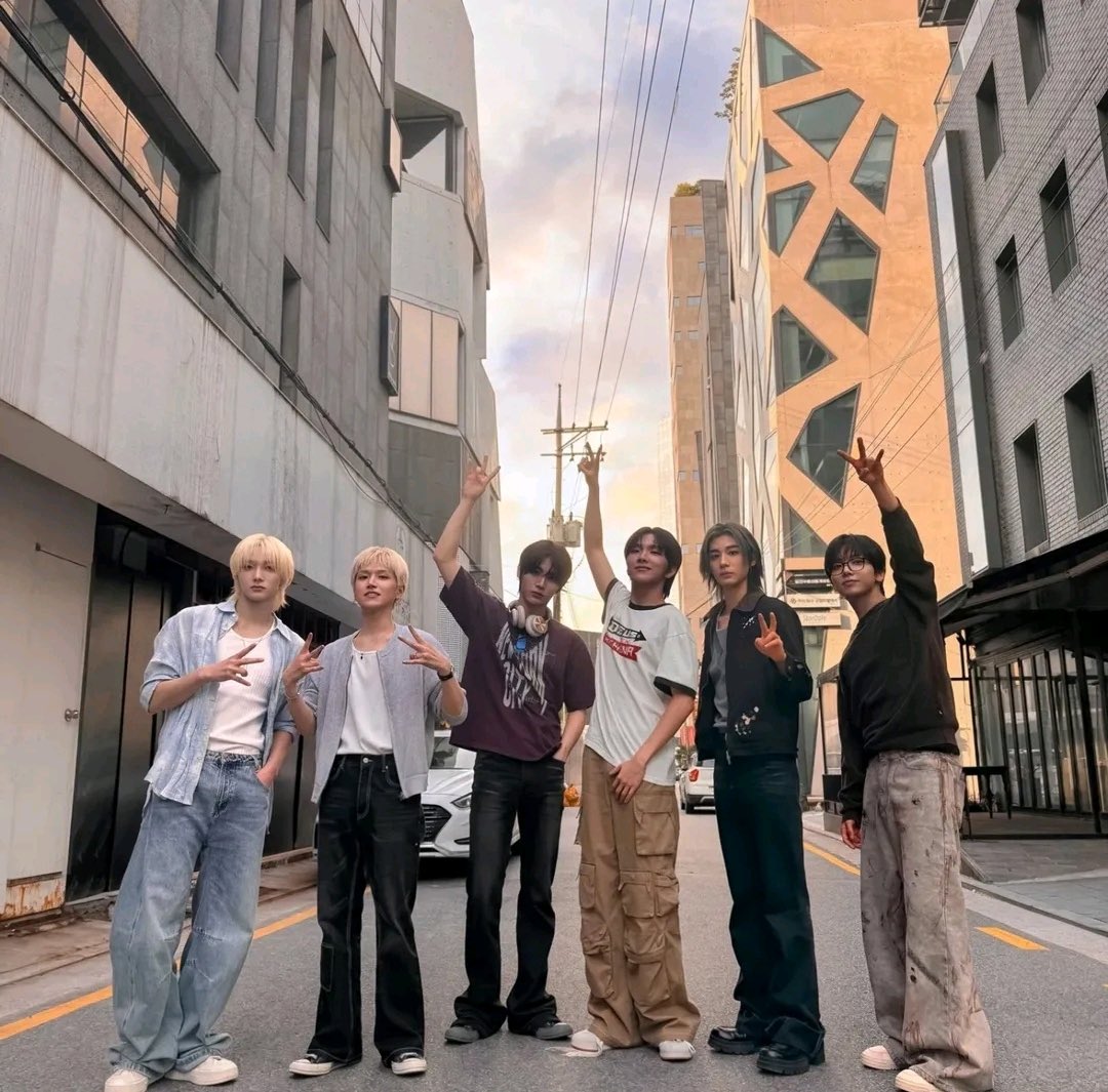 luwoxrn's tweet photo. 입사순서가 참 마음이 뭉클하단말이지 https://t.co/AIjNuRX6e0