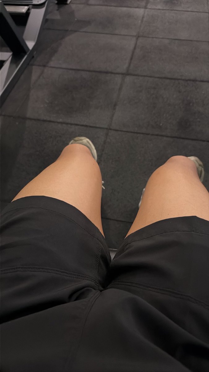 imwinner963's tweet photo. leg day seminggu sekali aja krn leg gw udh bagus https://t.co/ww0OMtsmP7