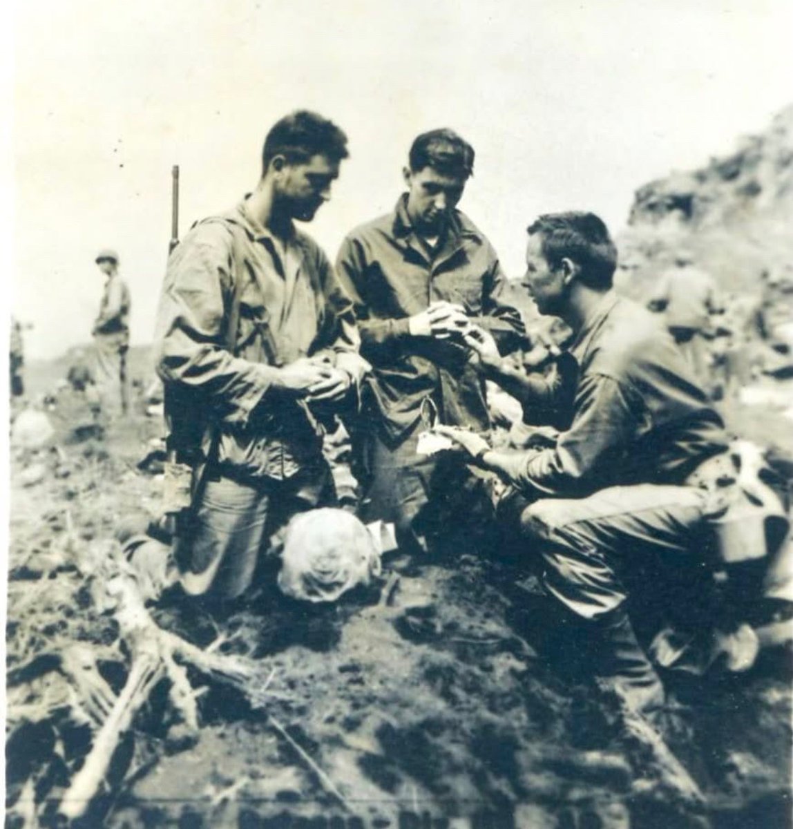 Jason_R_Burt's tweet photo. Praying Marines on Iwo Jima. 🇺🇸 https://t.co/jsAXkxaotP