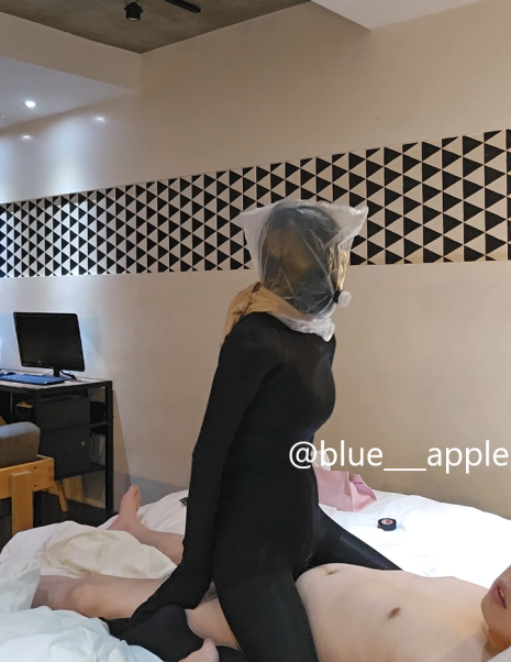 bule___apple's tweet photo. 스타킹에 전신 포장 후
대가리에 비닐봉지 씌우고
브컨 고문하면서 여상위 봉사

#sm #encasement #사디스트 #마스터 #디그레이더 #섹트 #구인 https://t.co/ss80DNT1mm