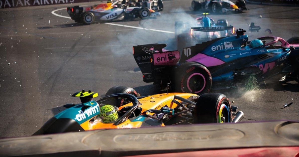 Mehdiduro's tweet photo. @estebanfts1905 @Nataliaempoder @Nachez98 Chocapinto el mas cuerdo de la F1 🥸 https://t.co/Gfs9HNNX05