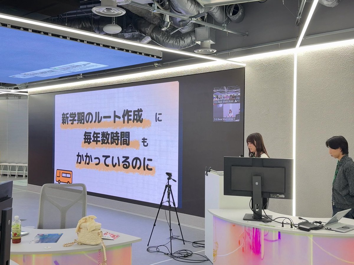 LOCAL_STAGE_PJ's tweet photo. 続いてはチーム『なんとかなれーッ！！！』です！！

プロダクト名は『みちしるべ』

#HACK_STAGE https://t.co/5qNiSCypgM