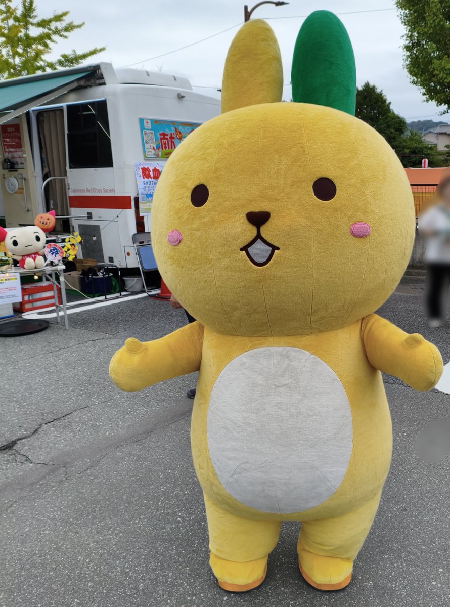 gogohanepyon's tweet photo. 秦野にて
明治安田のキャラクター うさりん
#うさりん https://t.co/rBjnWBEod4
