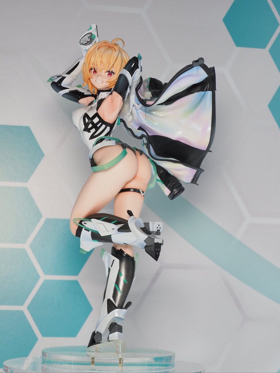 YNG_Lab's tweet photo. 今週末の秋葉原で展示されてた楽園追放のフィギュア。 素晴らしい造形！！ https://t.co/lqIKK3jzbp