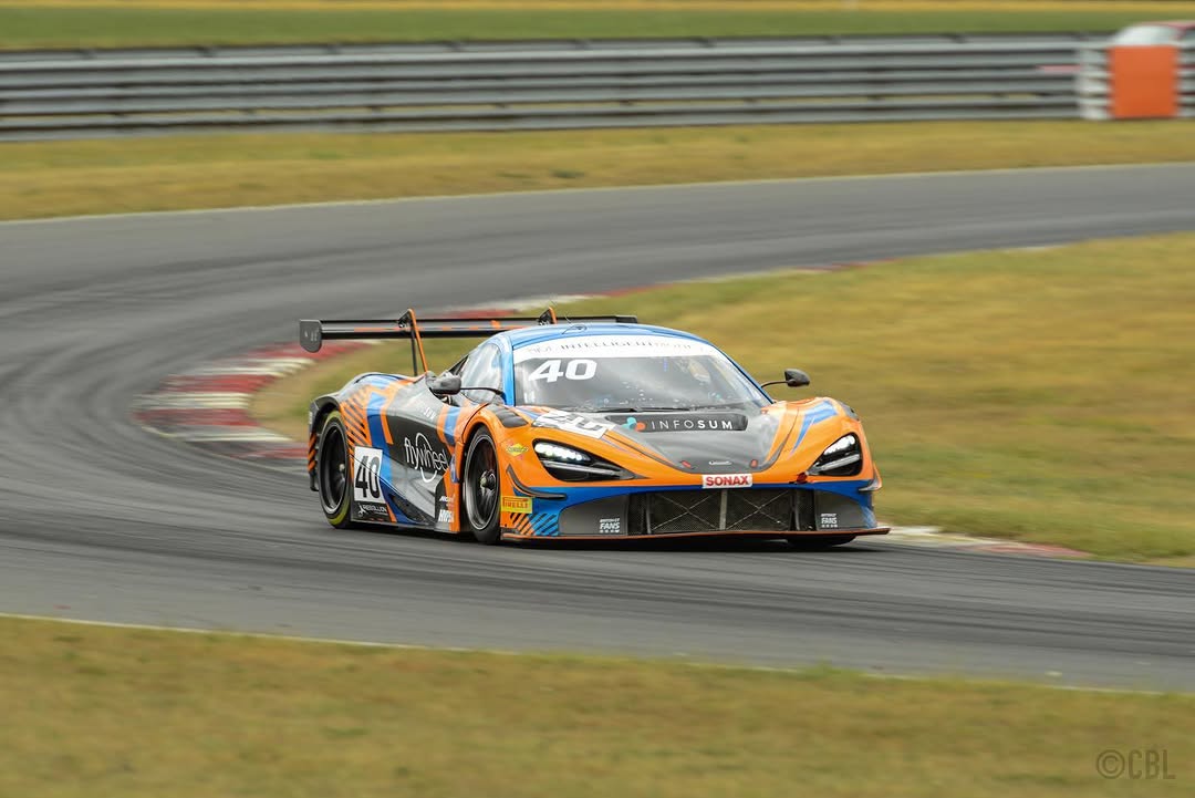 WaylonStaf1v's tweet photo. McLaren 720S driven by Jamie JSR and Nick Halstead. https://t.co/iWRFVYENR9