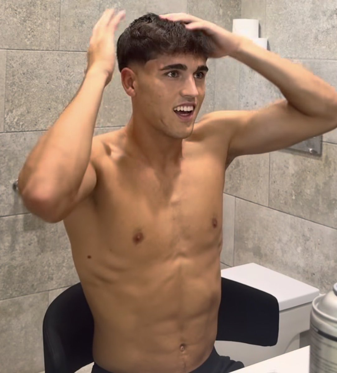 ShirtlessPL's tweet photo. Pau Cubarsi https://t.co/lS5DjWRHsO