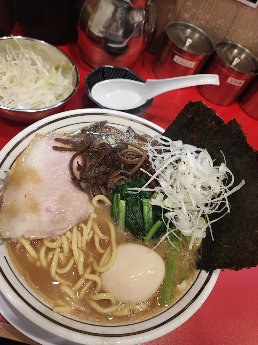 sabaideemaikrap's tweet photo. 『関西ラーメン探訪　その６』

衝撃的な一杯
船場家@鶴橋

大阪家・とらきち家　クラス

つるつるで腰あり喉越しも良い麺
家系の中でも圧倒的
スープもマジうま

間違いなく超行列なるわ

稲葉家
@tocchi105
さんのツイ見ていった
超行列名店のススメは間違いない

あと鶴橋今里地域🍜レベル高すぎ https://t.co/gQJRzAKvyw