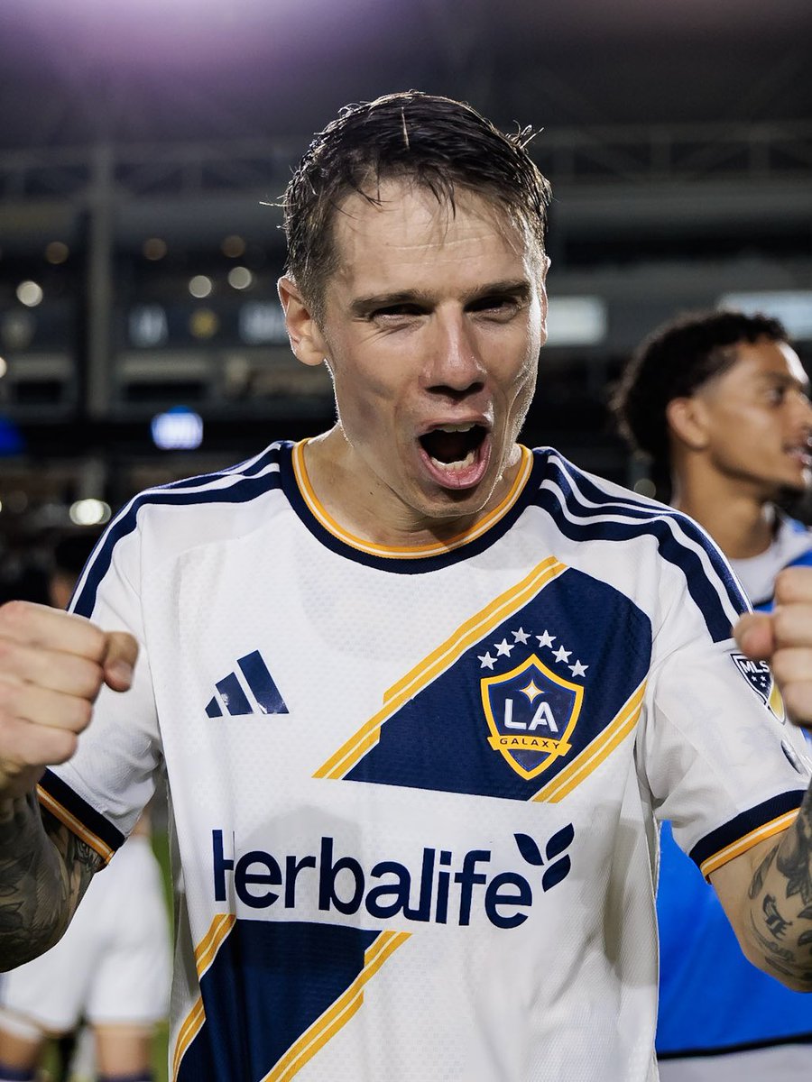 LAGalaxy's tweet photo. COMEBACK KIDS 💪🏻 https://t.co/JPdyvLODXH