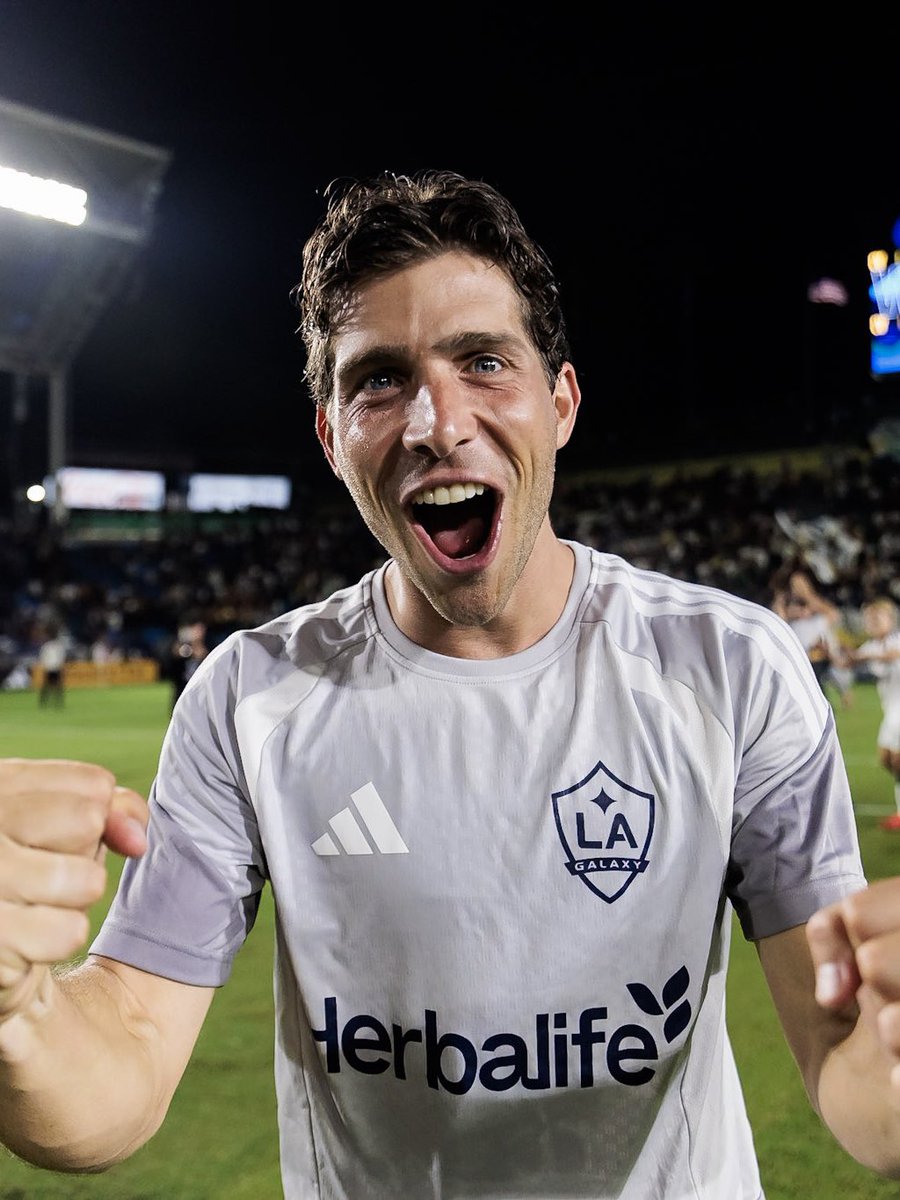 LAGalaxy's tweet photo. COMEBACK KIDS 💪🏻 https://t.co/JPdyvLODXH
