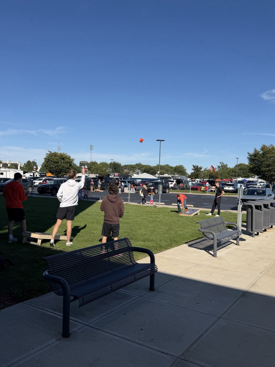 CoachTsimon's tweet photo. Homecoming festivities were spectacular once again at @bgsu. The events, tailgating and pageantry were second to none.

Thank you to the @BGSU_Athletics team for all the work behind the scenes.

Also, our alumni gathering and tailgate was amazing. Thank you to all that joined us! https://t.co/l2QK5IP4tv