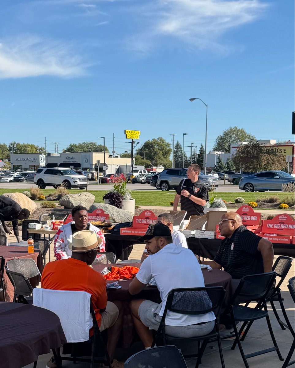 CoachTsimon's tweet photo. Homecoming festivities were spectacular once again at @bgsu. The events, tailgating and pageantry were second to none.

Thank you to the @BGSU_Athletics team for all the work behind the scenes.

Also, our alumni gathering and tailgate was amazing. Thank you to all that joined us! https://t.co/l2QK5IP4tv