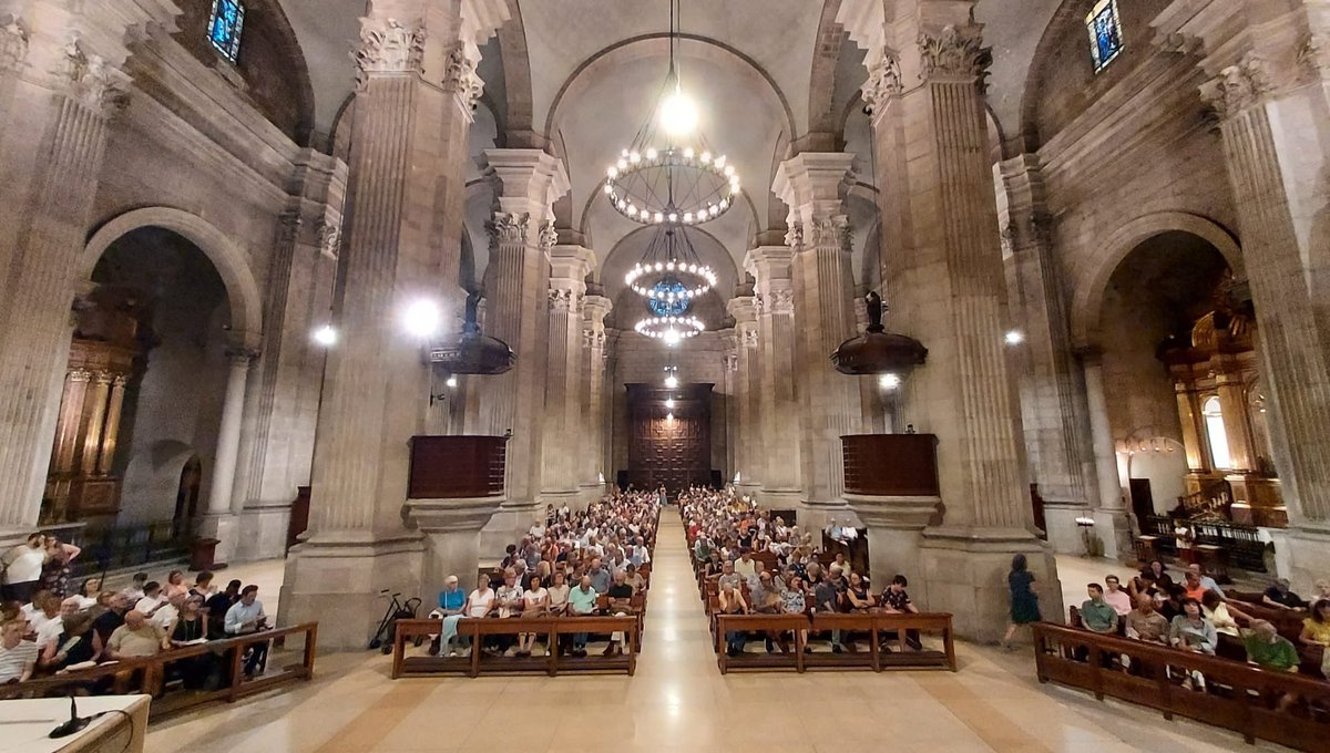 Antoni_Gelonch's tweet photo. Moltes gràcies als qui ahir vàreu omplir d gom a gom la catedral d Lleida x escoltar l’esplèndid concert commemoratiu dls 150 anys dl naixement d PAU CASALS, a càrrec dk @CorZongora i d l’organista @MetzgerAlvaro. Disculpes als qui no vàreu trobar seient. @Horitzons2050
Demà +! https://t.co/mLFd9orBxE