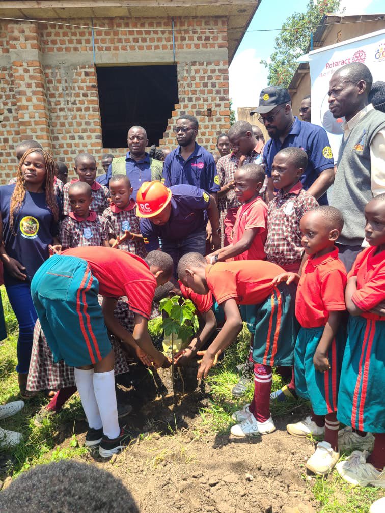 KingCeasorUni's tweet photo. 🌱 Service in action!

On 26 Sept. 2026, the Rotaract Club of King Ceasor University partnered with the Rotaract Club of Bwerenga for a community outreach in Namungo Village, Mityana.

The team planted trees 🌳 and distributed reflector jackets to boda boda riders to promote environmental conservation and road safety.

#KCU #Rotaract #CommunityService #RoadSafety