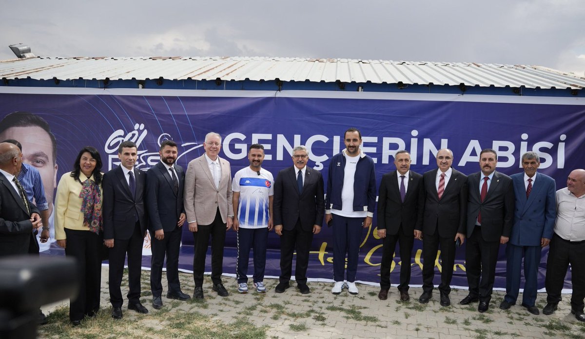 abkiymaz's tweet photo. 📍Van 

Genel Başkan Yardımcımız, Kültür ve Sanat Politikaları Başkanımız @HuseyinYayman, Van milletvekilimiz @Burhan_Kayaturk, İl Başkanımız @ArvasAbdulahat, milletvekillerimiz ve MKYK üyelerimizle birlikte bu yıl ikincisi düzenlenen #GölFest’e katıldık.

Gençlerimizin enerjisi ve coşkusuyla gerçekleşen bu güzel organizasyon için İl Gençlik Kolları Başkanımız @gultepeburak ve teşkilatımızın kıymetli gençlerine teşekkür ediyorum.

Van’ın güzelliklerini gençlerimizle birlikte paylaşmaktan büyük mutluluk duyduk.

@avyusufibis @osmannazlier @omerarvas @SamedTercan @gultepeburak @zahir_soganda 
@akgenclikvann