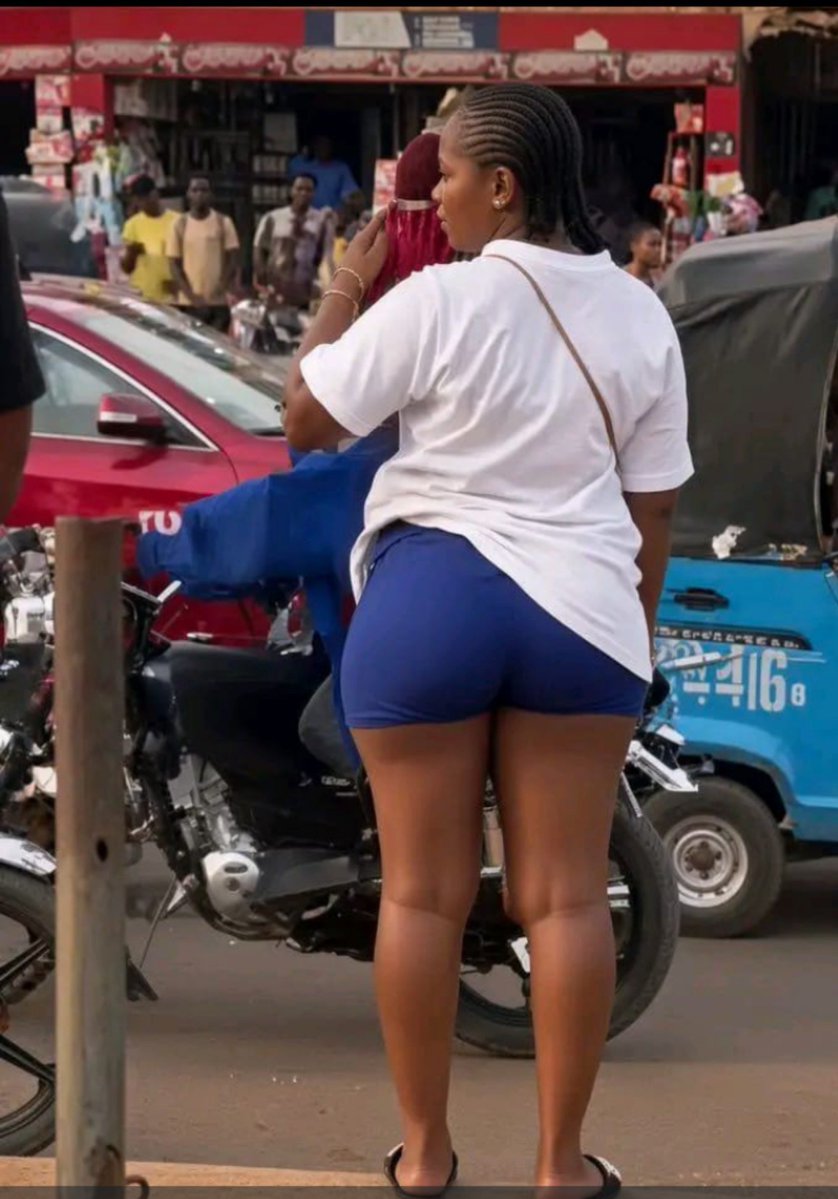 sunnaug's tweet photo. Why do ladies always fit their cloth up? https://t.co/aN7g6T9e2s