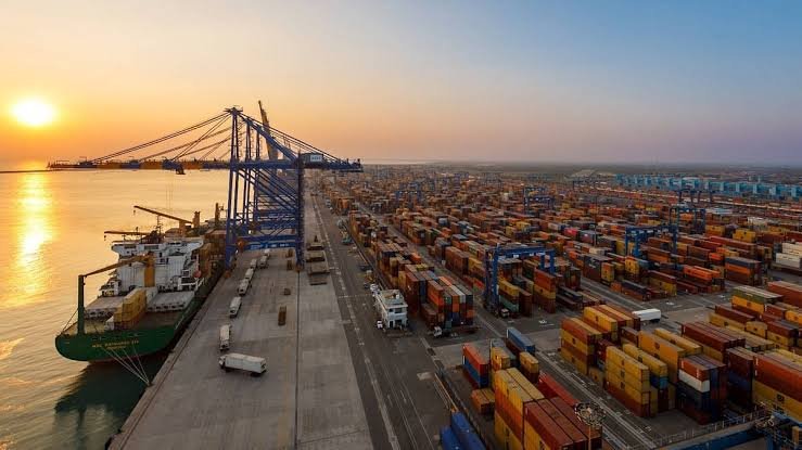 IndexofGujarat's tweet photo. India officially notified 4 ports as Mega Ports

1. Mundra, Gujarat
2. Kandla, Gujarat
3. JNPA, Maharashtra
4. Paradip, Odisha

2 out of 4 are in Gujarat 🔥 https://t.co/uymAGdbAMw
