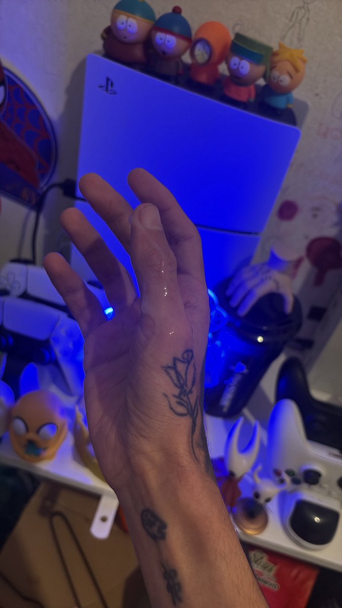 Robbin9328's tweet photo. Tem um famoso ditado que diz: Não adianta chorar 😭 sobre o leite 🥛 derramado.
Bom nesse caso eu acho que não é válido 🥵 https://t.co/cZgqpW1bm0