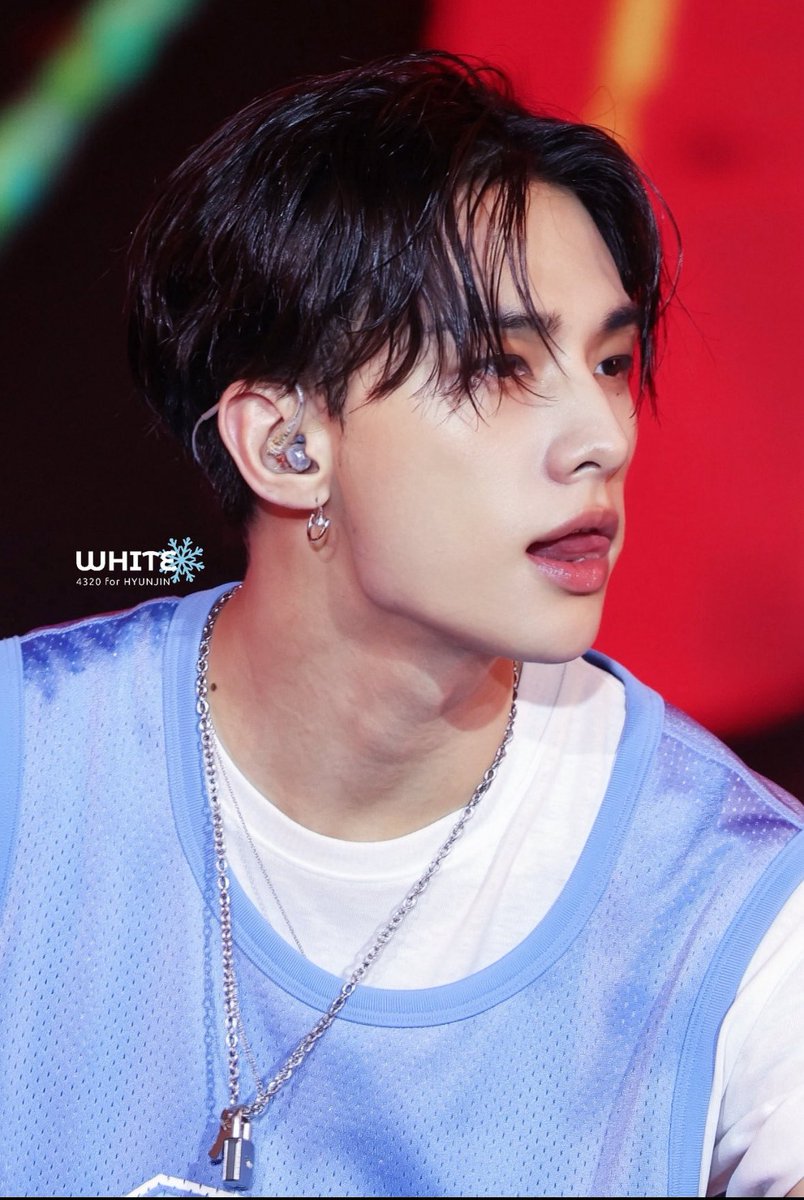 hyunjinpost's tweet photo. https://t.co/yhAGn63Pok