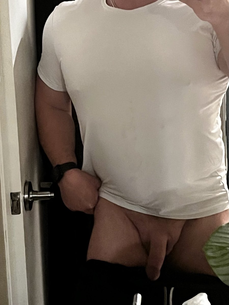 FitMuscleDaddy's tweet photo. What boy wants to get daddy off https://t.co/uLPdXhdizt