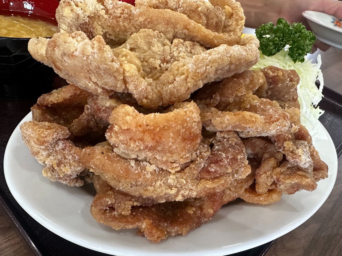 LoveSea8's tweet photo. オモうまのお店！「味のイサム」
しっかりした味付けで、ボリュームもすごくて美味しかった！
豚からと半チャーハン(チャーシュー付きの)をモグモグ。あとレモンサワー大。
ガツンとした料理はたまらん〜🤤
食べきれなかった分はお持ち帰り。 https://t.co/vUMD1tH6vn