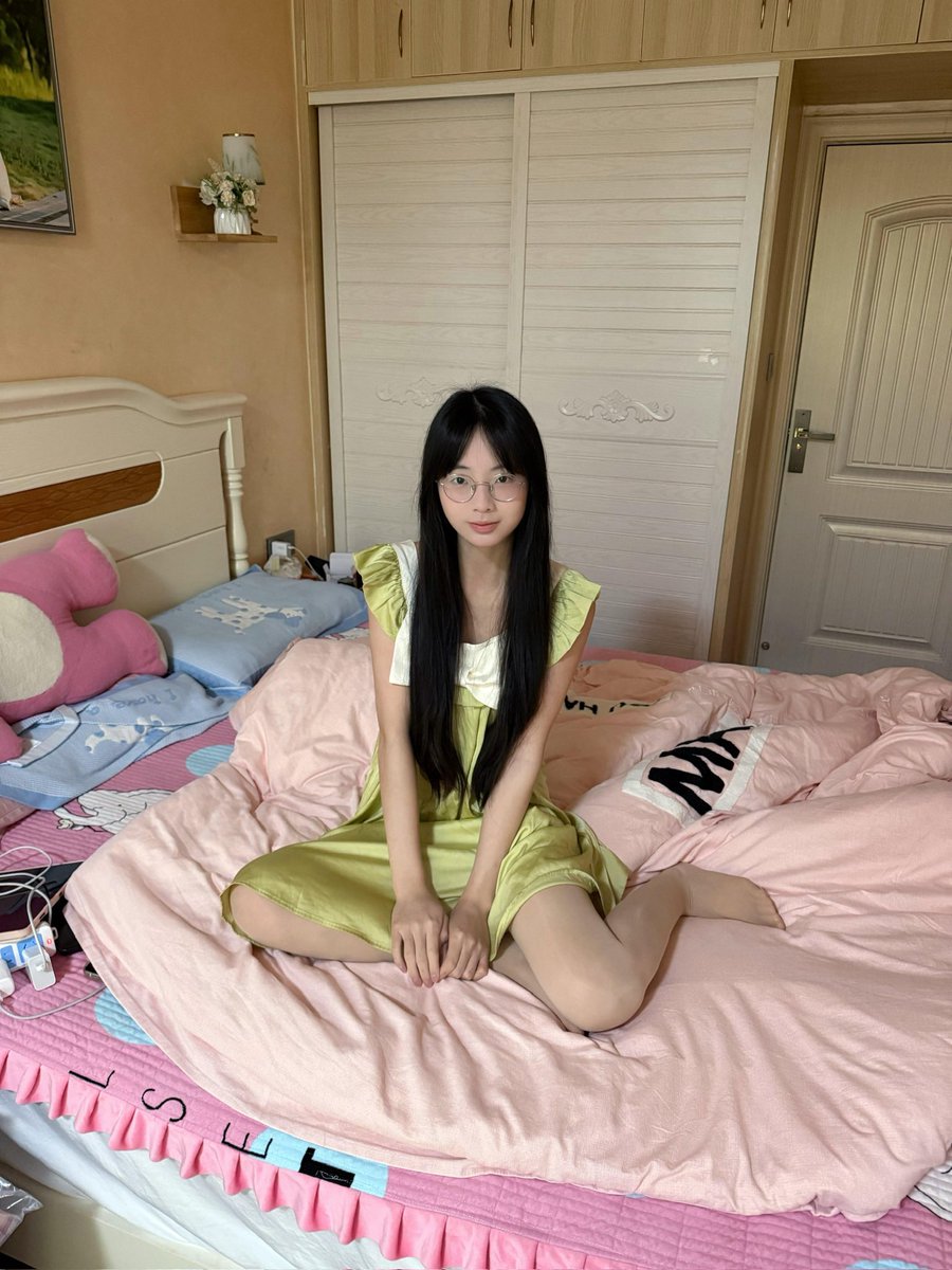 Zoevzti's tweet photo. 刚开始玩推 有没有男生来加qq的？ 就是聊聊天，发发视频！ 互看也可以 https://t.co/nRqAqgJ3TE
