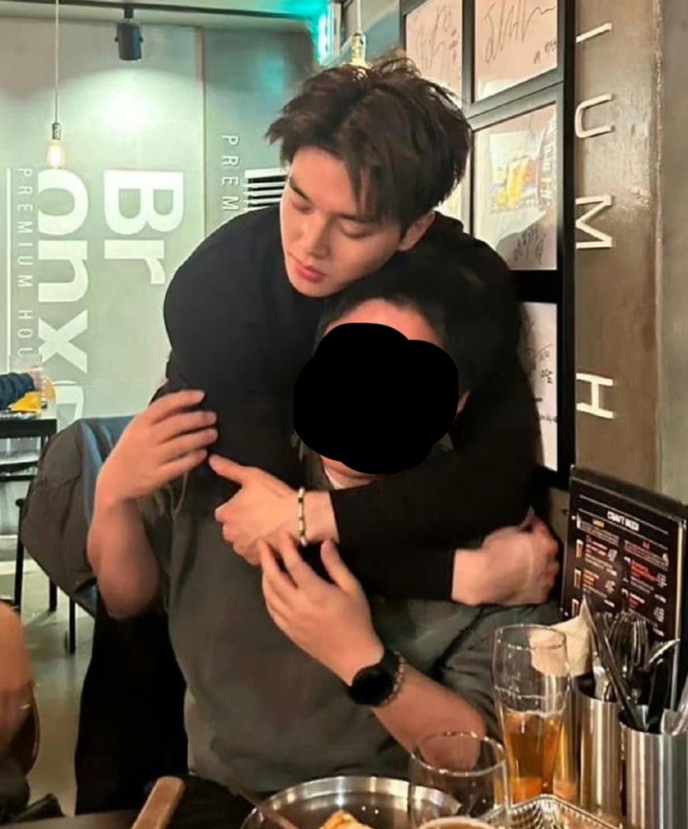 kngtgs's tweet photo. song kang is such a clingy boyfriend 😭🫶

#SongKang #송강 https://t.co/8aRTEZ0DPt