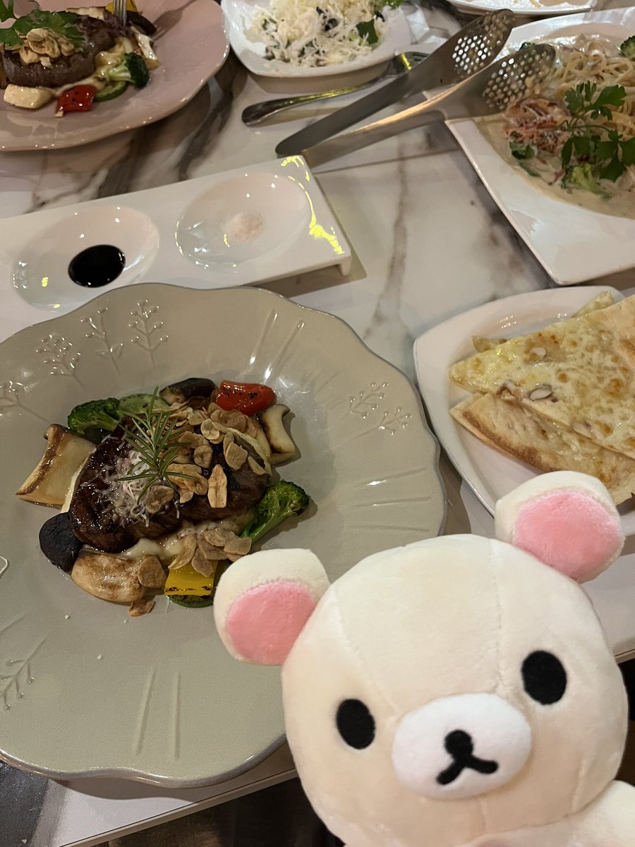 yang0069hon's tweet photo. 아빠랑 한 생일파티
엄청 고급진 양식집에서 밥먹엇움! 넘 조아
저 리락쿠마 인형은 생일선물!!🫶🏻
-
👨 : 이제 성인까지 얼마 안남았으니깐 성인
되면 여기보다 더 좋고 비싼 양식집에서 아빠랑
와인먹자 약속🤙
M : 진짜? 약속!!🤙 https://t.co/b0oEC2C9v4