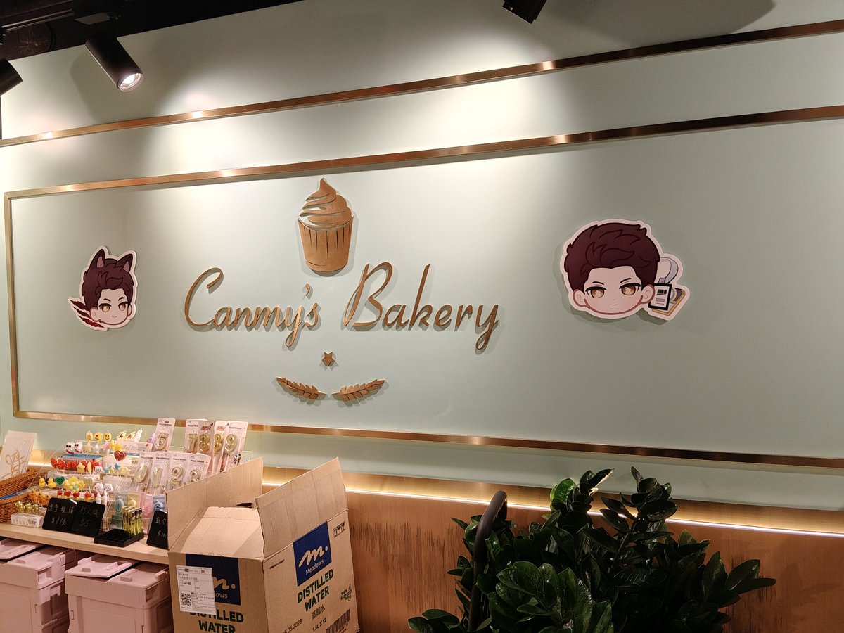 MoonBoundLily's tweet photo. Went to see Valko today~ the decorations are so cute 🤭🤭 i also got the goods~ 

#全世界都爱敖尹 #NoValkoNoMoney #BringValkoBack https://t.co/6t70fE6vdo