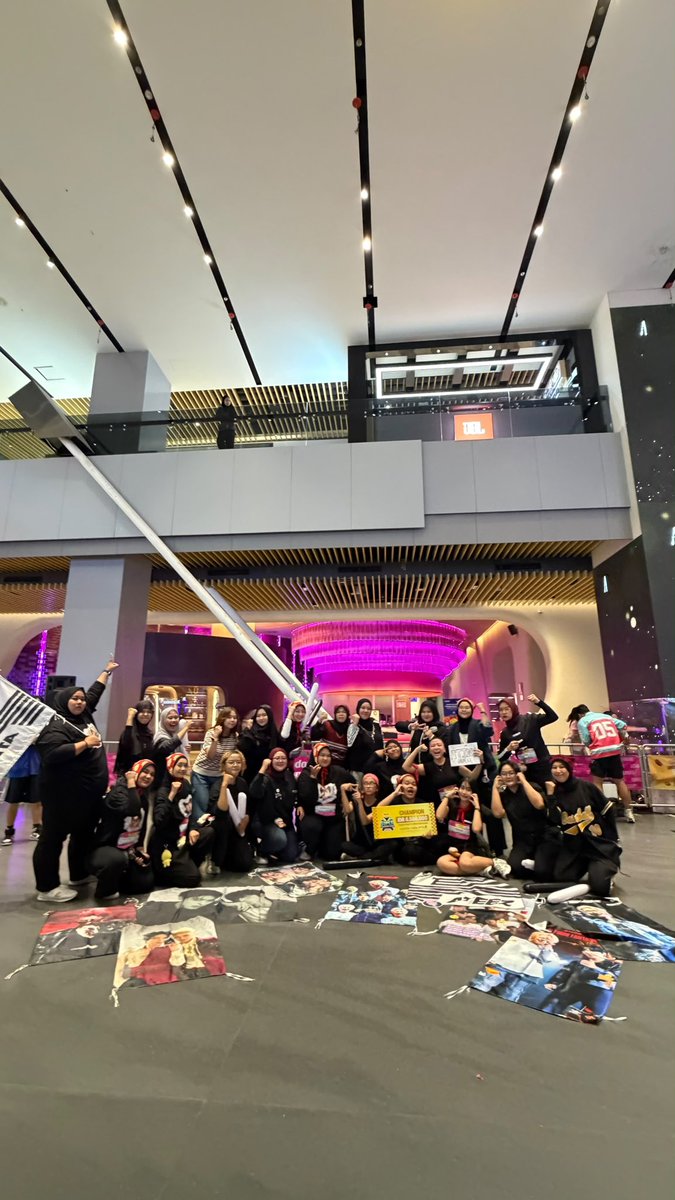 Chocochip_24's tweet photo. 8Make1team 🔥
#superfandomwar
#ATINY_ZONE
#ateez https://t.co/MjBUEIscnD